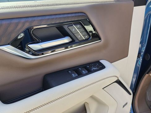 New 2026 GMC Yukon XL Denali w/ Sun & Power Step Package AWD/4WD image 13