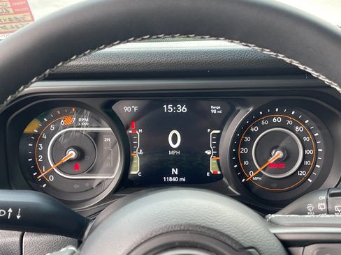 Used 2025 Jeep Wrangler Sport AWD/4WD image 27