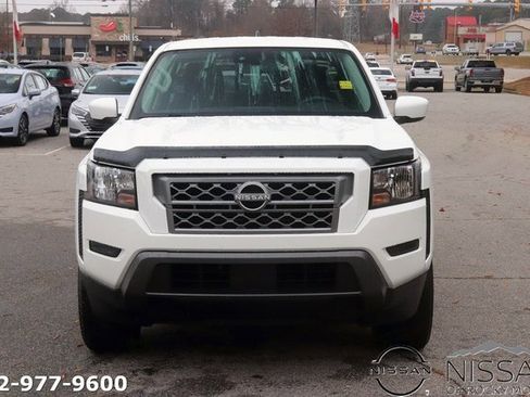 Used 2022 Nissan Frontier SV w/ Technology Package image 2