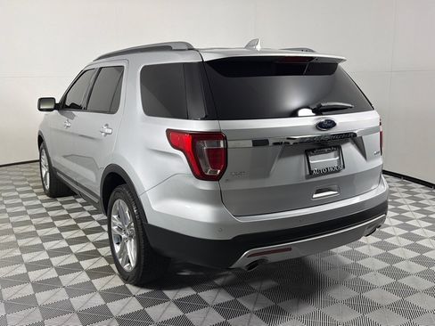Used 2017 Ford Explorer XLT w/ Equipment Group 202A AWD/4WD image 7