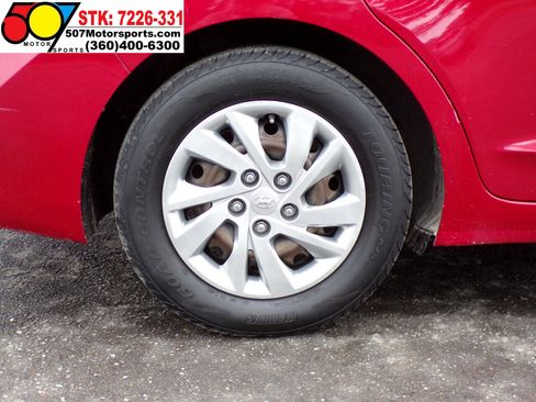 Used 2017 Hyundai Elantra SE image 14