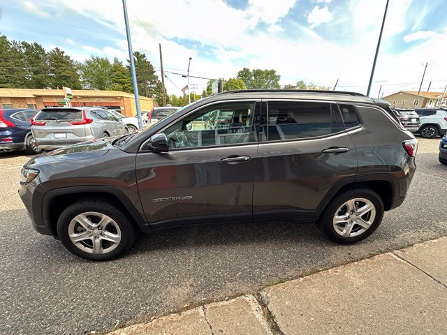 Used 2023 Jeep Compass Latitude w/ Convenience Group AWD/4WD image 4