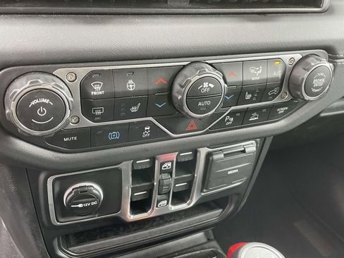 Used 2025 Jeep Wrangler Unlimited Sahara w/ Safety Group image 26