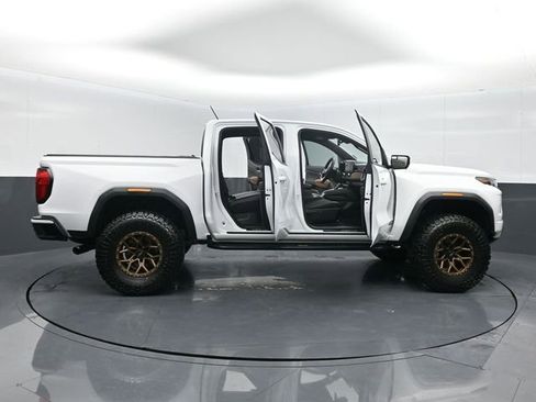 Used 2023 GMC Canyon AT4 w/ Technology Package image 27