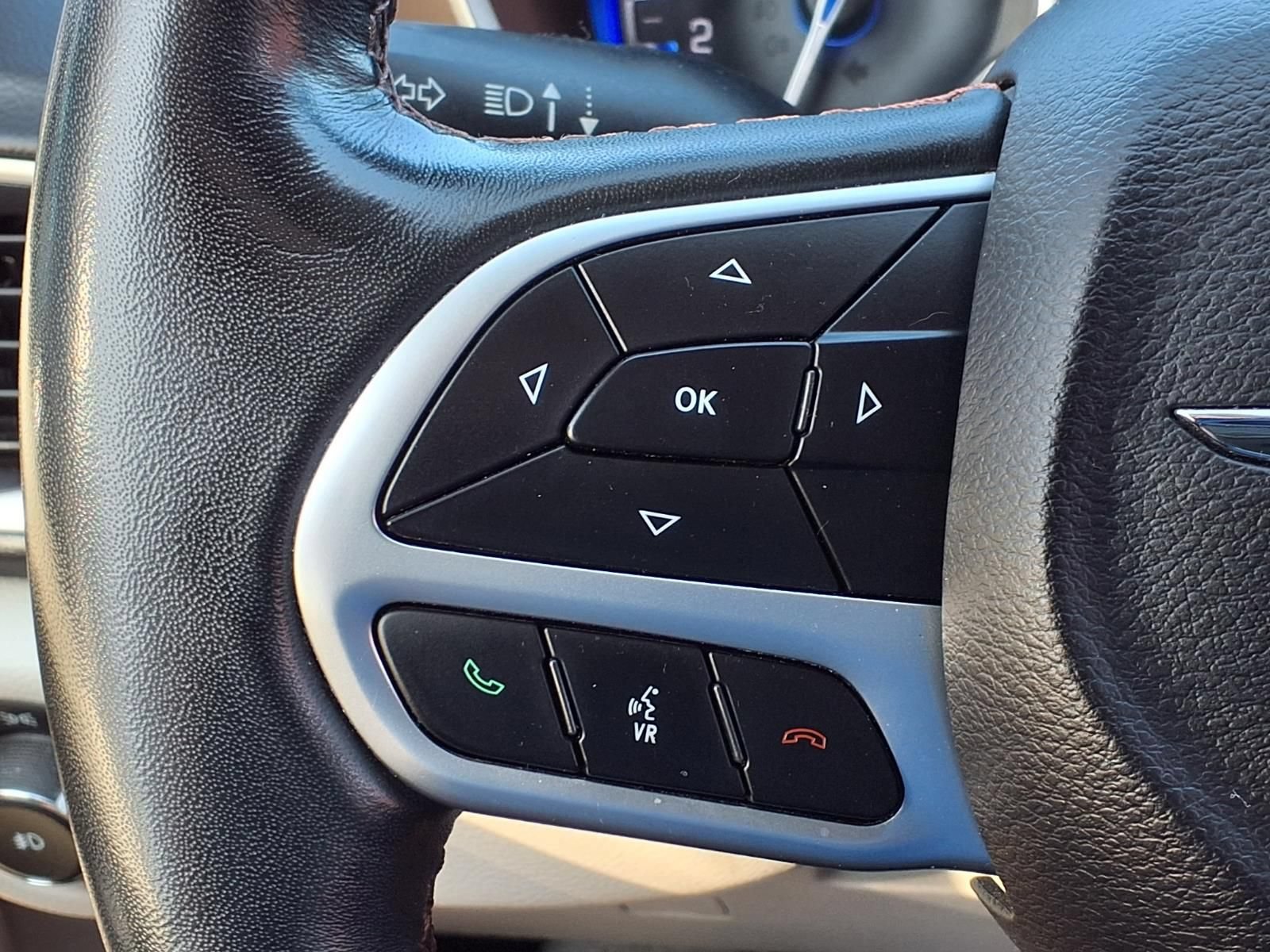 Used 2018 Chrysler Pacifica Touring-L w/ Advanced Safetytec Group FWD image 27