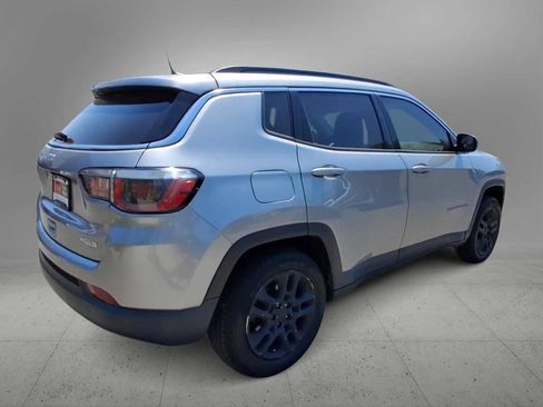 Used 2020 Jeep Compass Latitude w/ Popular Equipment Group FWD image 8