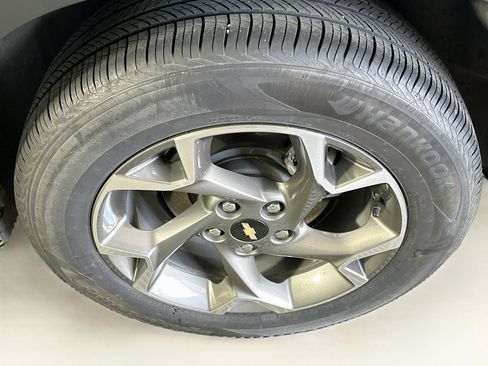 Used 2025 Chevrolet Trax LT w/ LT Convenience Package FWD image 11