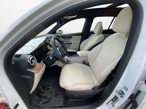 Used 2023 Mercedes-Benz GLC 300 4MATIC image 9