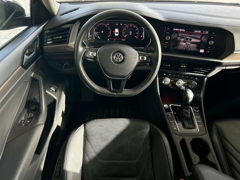 Certified 2021 Volkswagen Jetta SEL Premium image 43