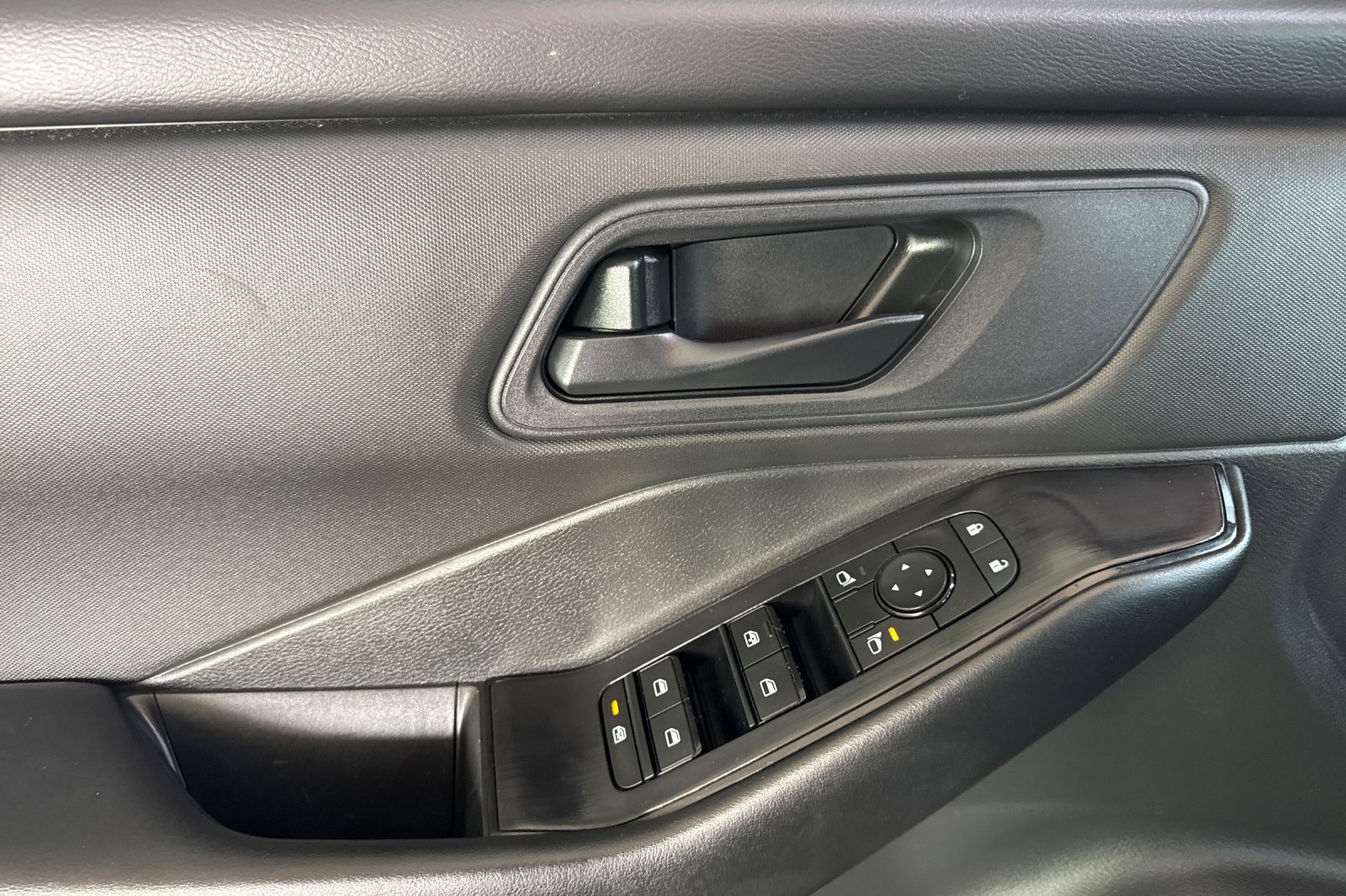 Used 2024 Nissan Rogue S FWD image 11