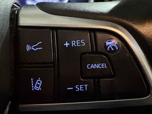 Used 2020 Toyota Highlander XLE image 9