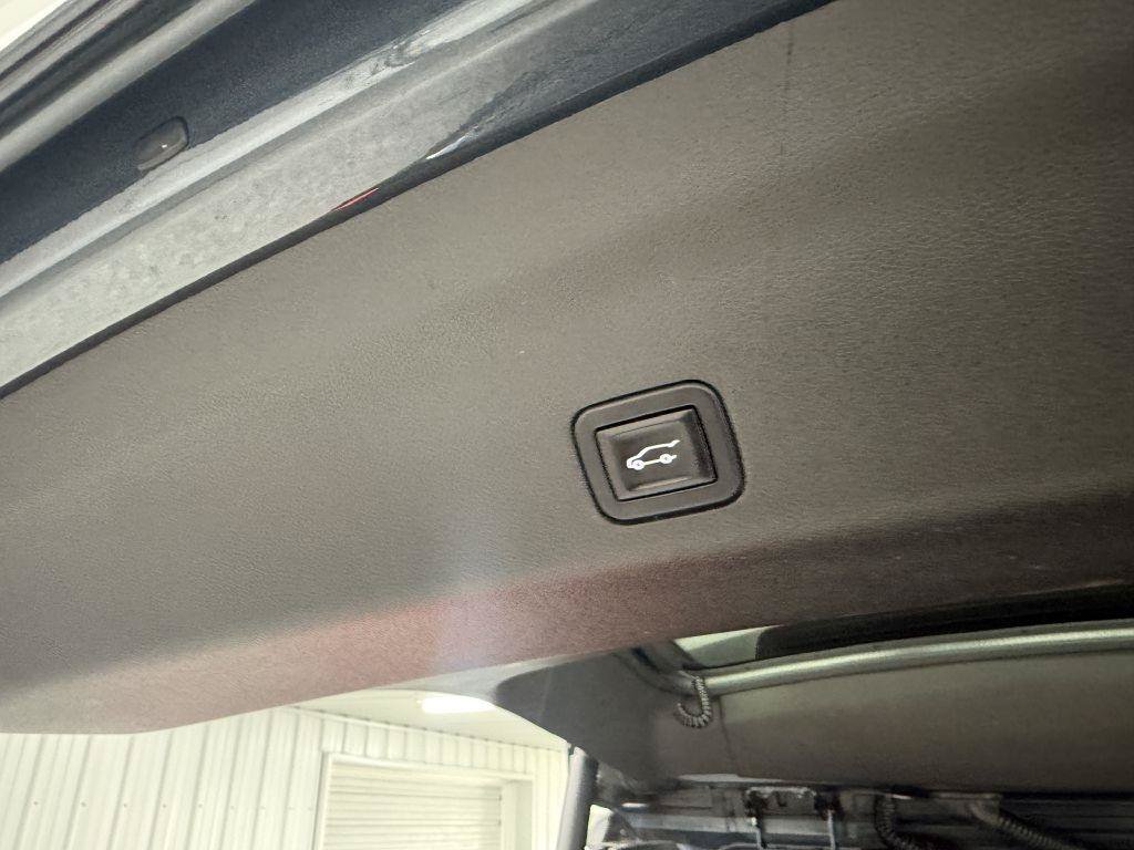 Used 2021 Chevrolet Suburban RST AWD/4WD image 29