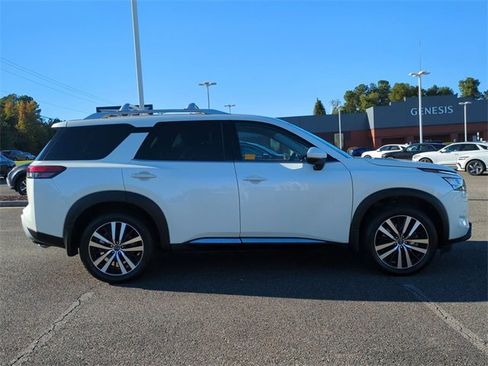 Used 2024 Nissan Pathfinder Platinum w/ Cargo Package image 3