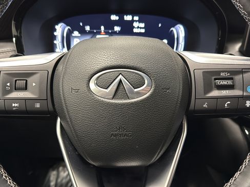 Used 2024 INFINITI QX60 Sensory w/ Vision Package AWD/4WD image 16