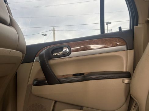 Used 2011 Buick Enclave CXL image 28