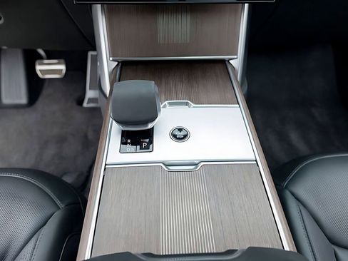 Used 2025 Land Rover Range Rover Long Wheelbase Autobiography image 38