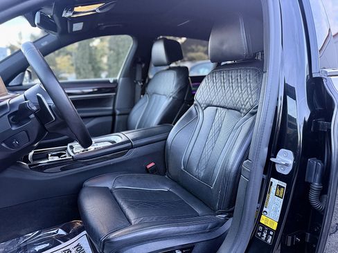 Used 2020 BMW 750i xDrive w/ Executive Package image 27