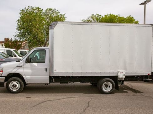 Used 2022 Ford E-450 and Econoline 450 Super Duty w/ Power Windows & Locks Group RWD image 8