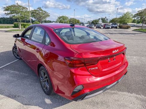Used 2022 Kia Forte LXS FWD image 6
