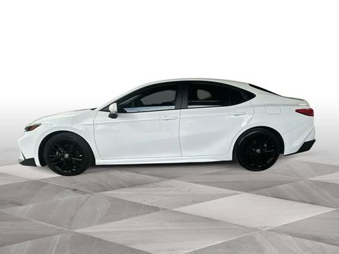 Used 2025 Toyota Camry SE FWD image 5