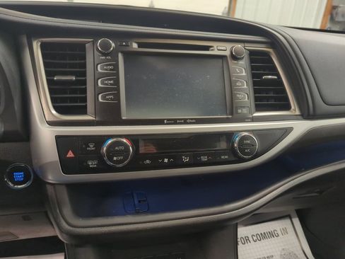 Used 2019 Toyota Highlander AWD V6 image 17