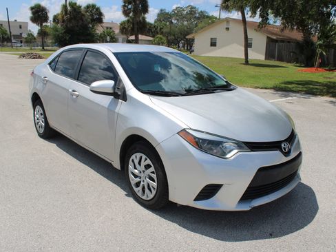 Used 2014 Toyota Corolla LE FWD image 19