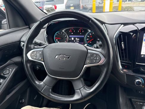 Used 2023 Chevrolet Traverse RS image 36