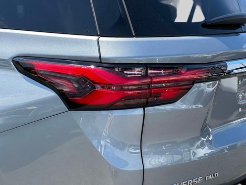 Used 2023 Chevrolet Traverse LT w/ LT Premium Package AWD/4WD image 9