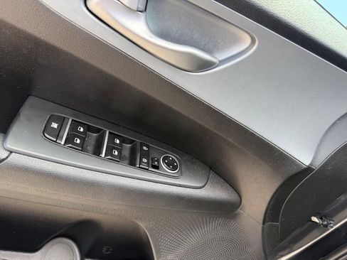 Used 2023 Kia Forte LXS FWD image 6