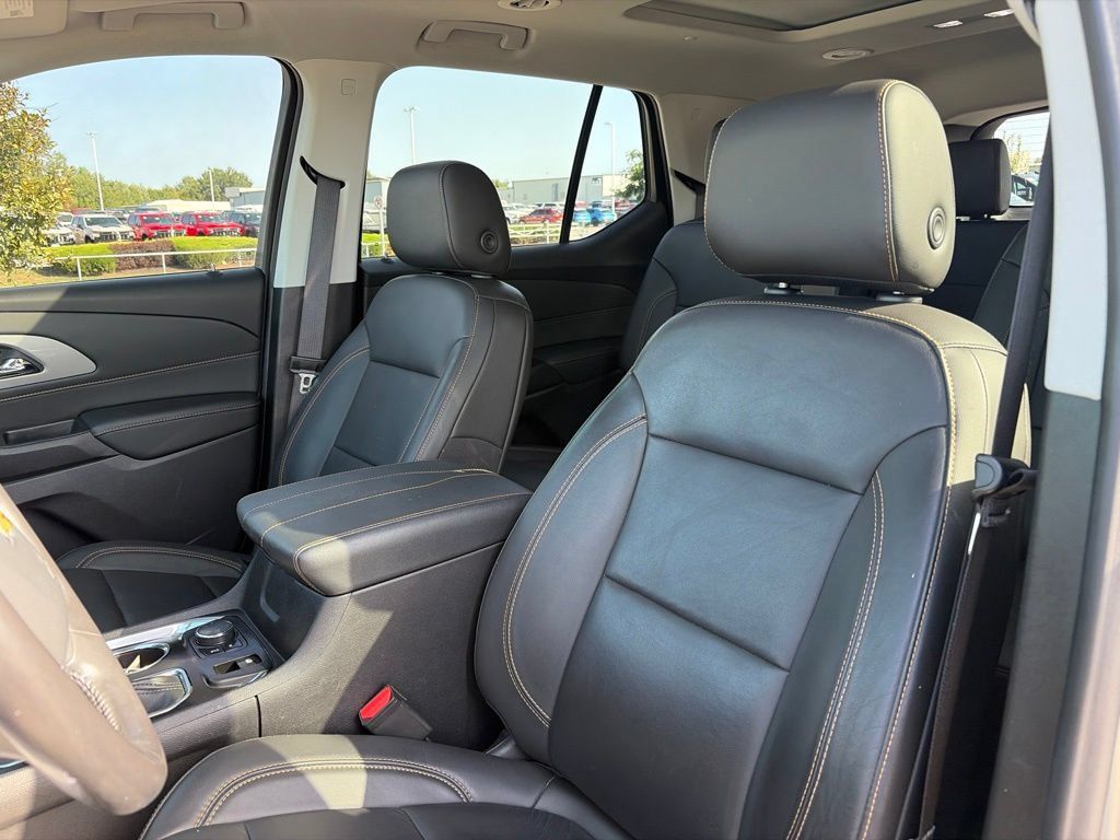 Used 2021 Chevrolet Traverse LT w/ LT Premium Package AWD/4WD image 52