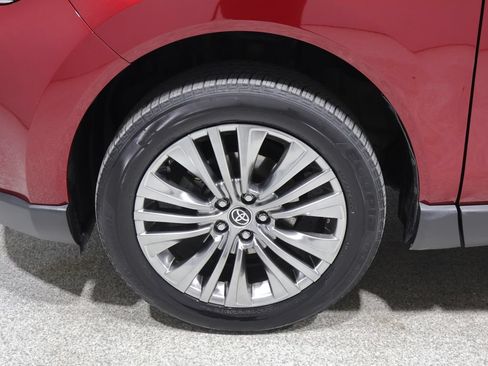 Used 2021 Toyota Venza XLE w/ Softex Package AWD/4WD image 9