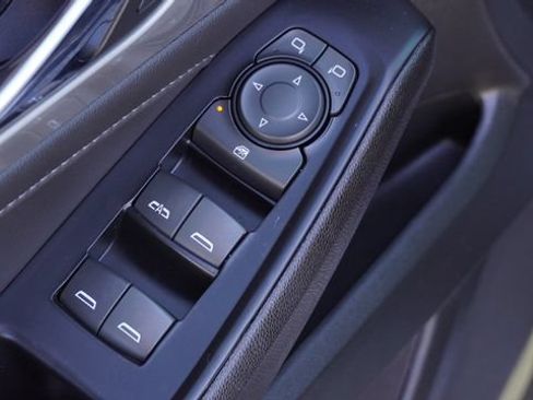 Used 2023 Chevrolet Traverse LT FWD image 23