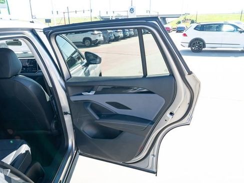New 2026 Volkswagen Tiguan SE FWD image 15