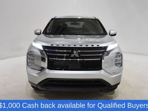 New 2026 Mitsubishi Outlander ES image 2