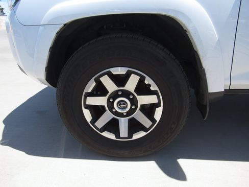Used 2023 Toyota 4Runner TRD Off-Road Premium w/ Moonroof Package AWD/4WD image 5