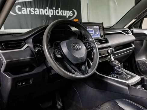 Used 2021 Toyota RAV4 LE FWD image 15