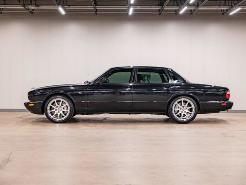 Used 2002 Jaguar XJ8 RWD image 22