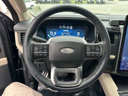 Used 2024 Ford Expedition Platinum image 12