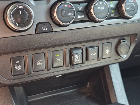 Used 2021 Toyota Tacoma TRD Off-Road w/ Technology Package AWD/4WD image 44