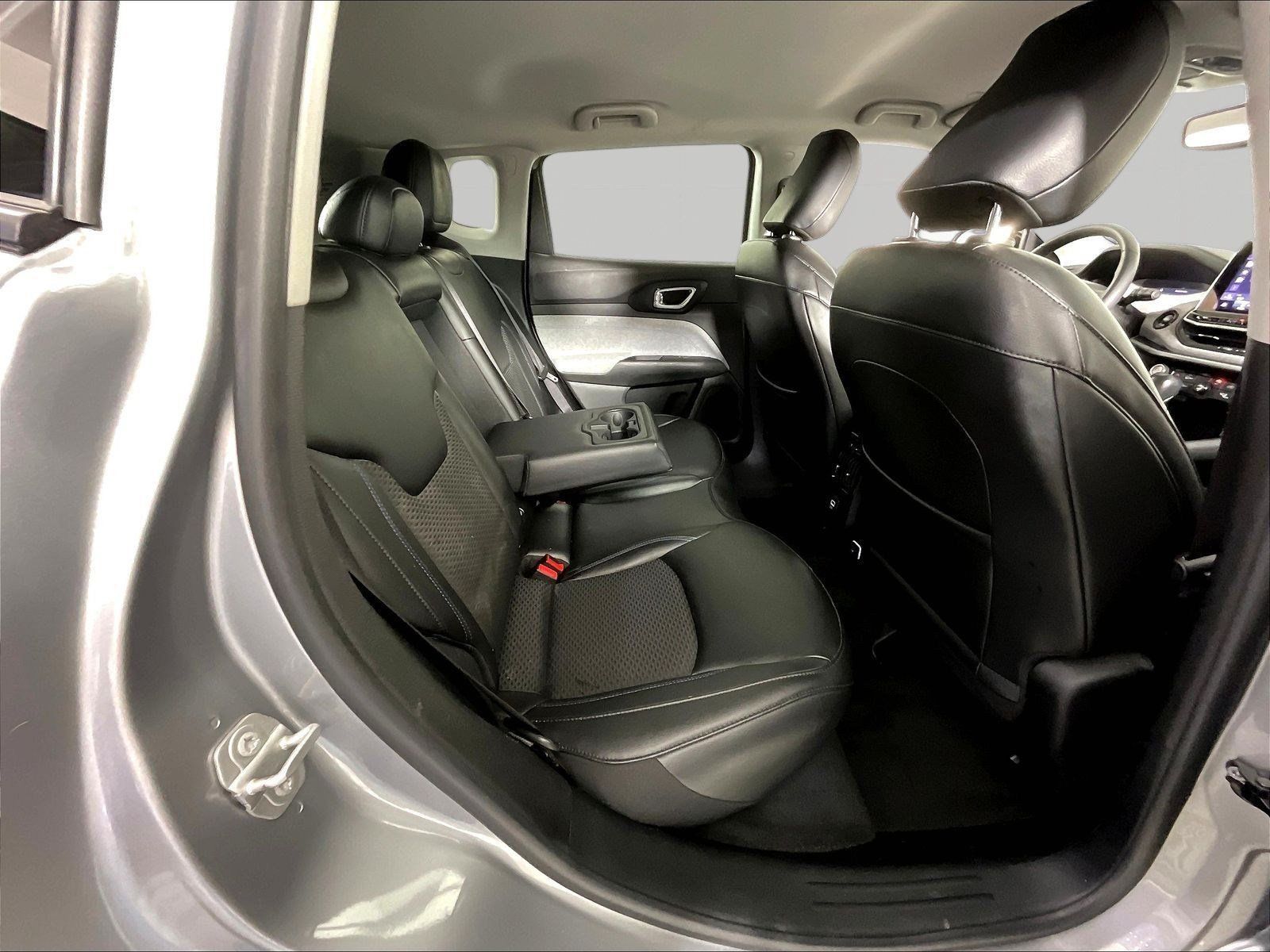 Used 2022 Jeep Compass Latitude FWD image 25