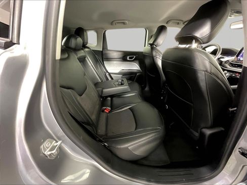 Used 2022 Jeep Compass Latitude FWD image 25