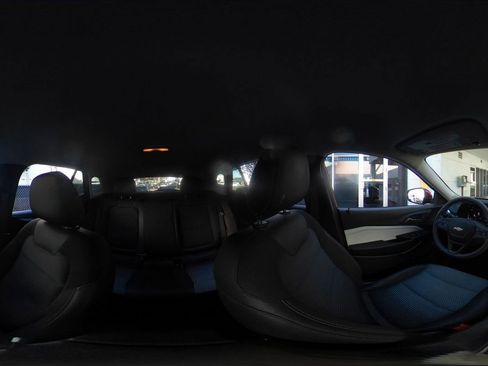 Used 2025 Chevrolet Trax LT image 42