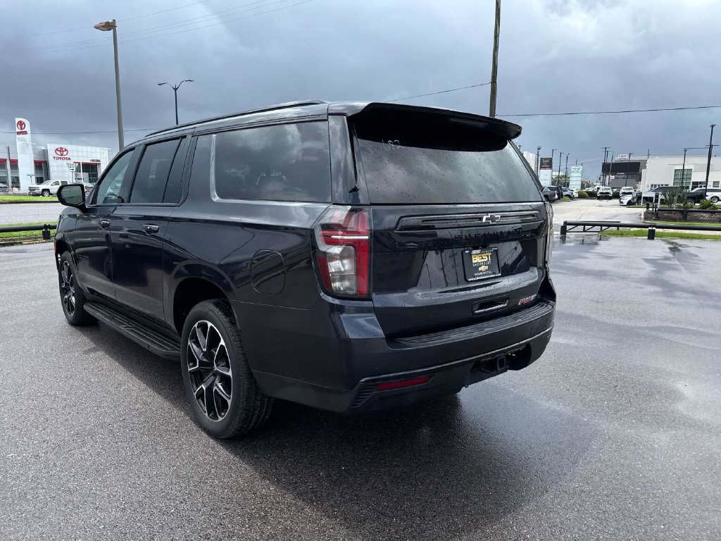 Used 2024 Chevrolet Suburban RST RWD image 5