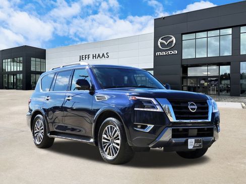 Used 2024 Nissan Armada SL w/ Captain's Chairs Package image 4