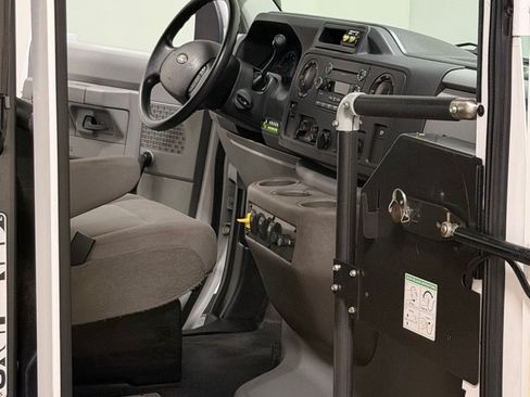 Used 2013 Ford E-350 and Econoline 350 Extended Super Duty RWD image 12