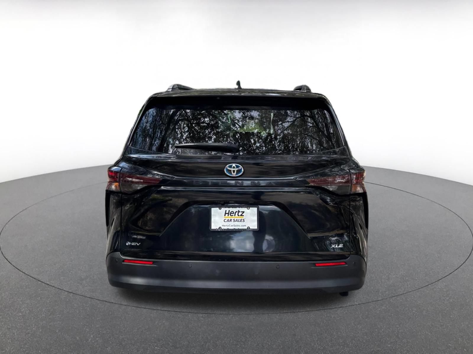 Used 2025 Toyota Sienna XLE FWD image 7