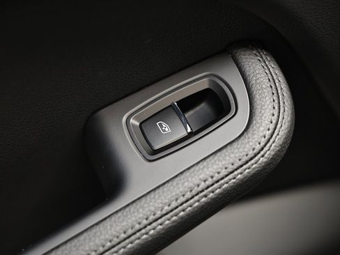 New 2026 Porsche Macan image 27