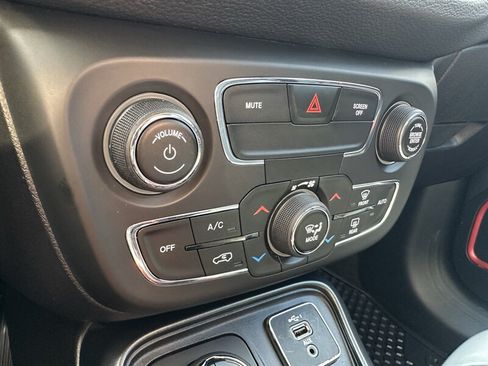 Used 2020 Jeep Compass Trailhawk AWD/4WD image 12