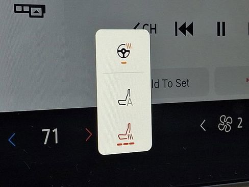 Used 2025 Ford Expedition Active image 29