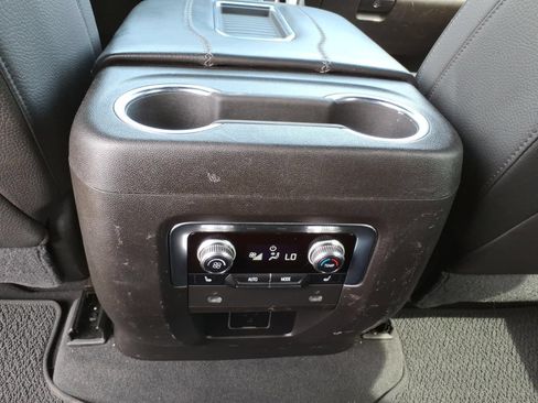 Used 2021 GMC Yukon XL Denali w/ Denali Premium Package AWD/4WD image 15